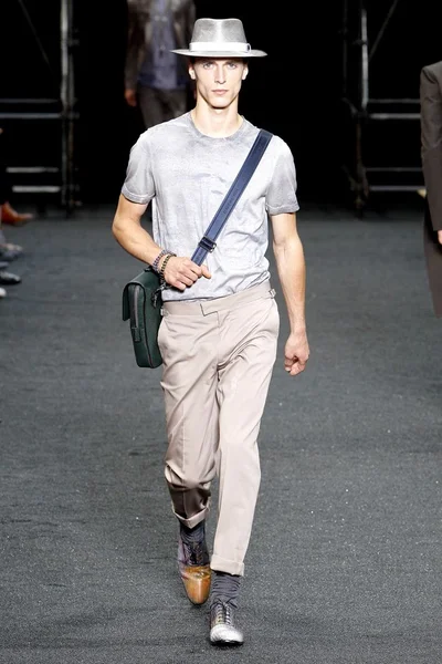 Look 19